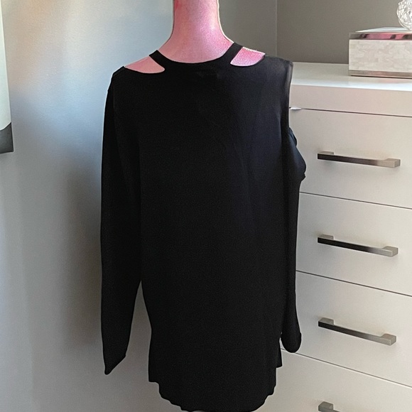 Cold shoulder sweater - Picture 4 of 8